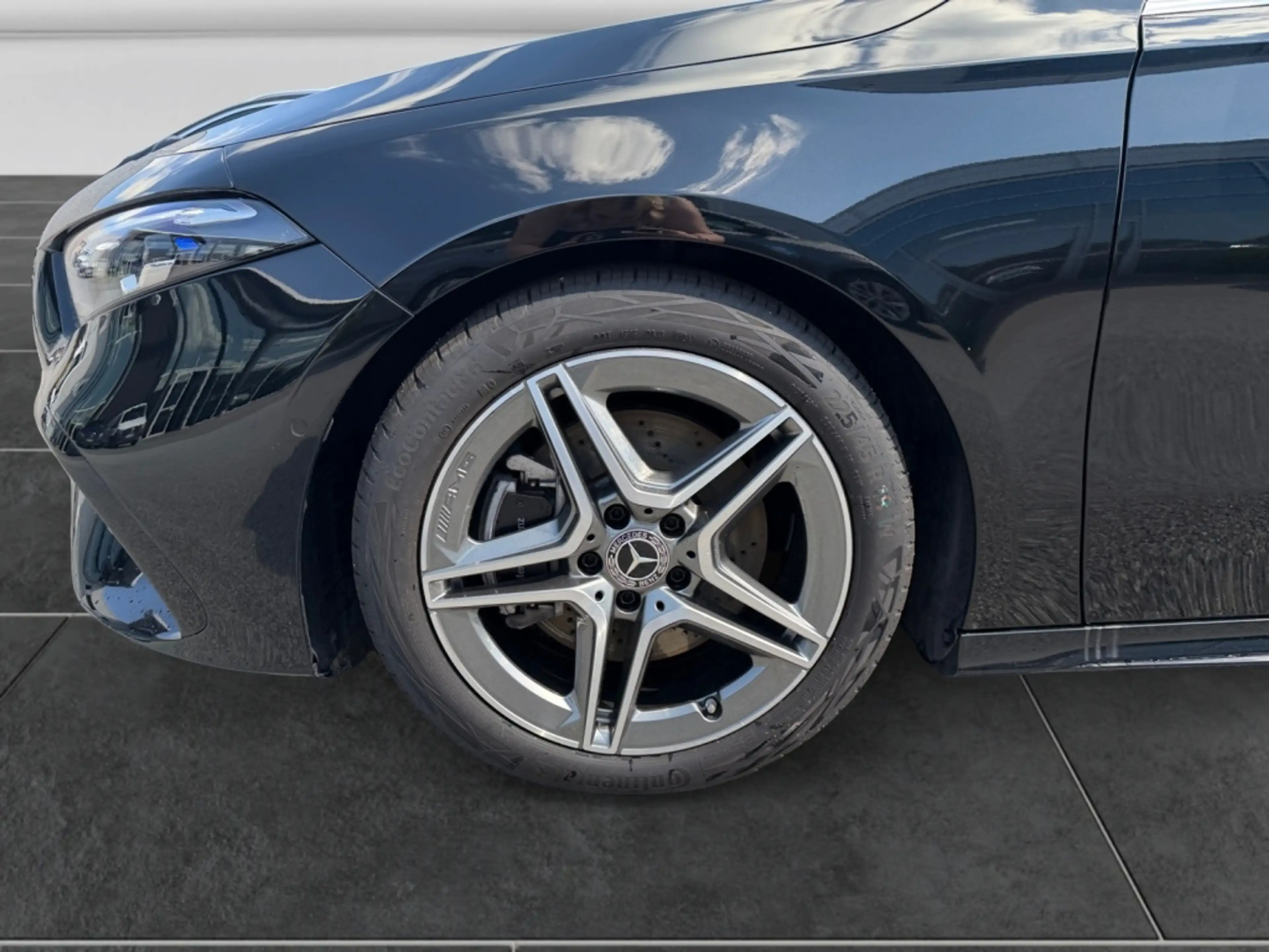 Mercedes-Benz A 220 4M Limousine AMG|MBEAM|AMBIENTE|MBUX|DAB — photo 14