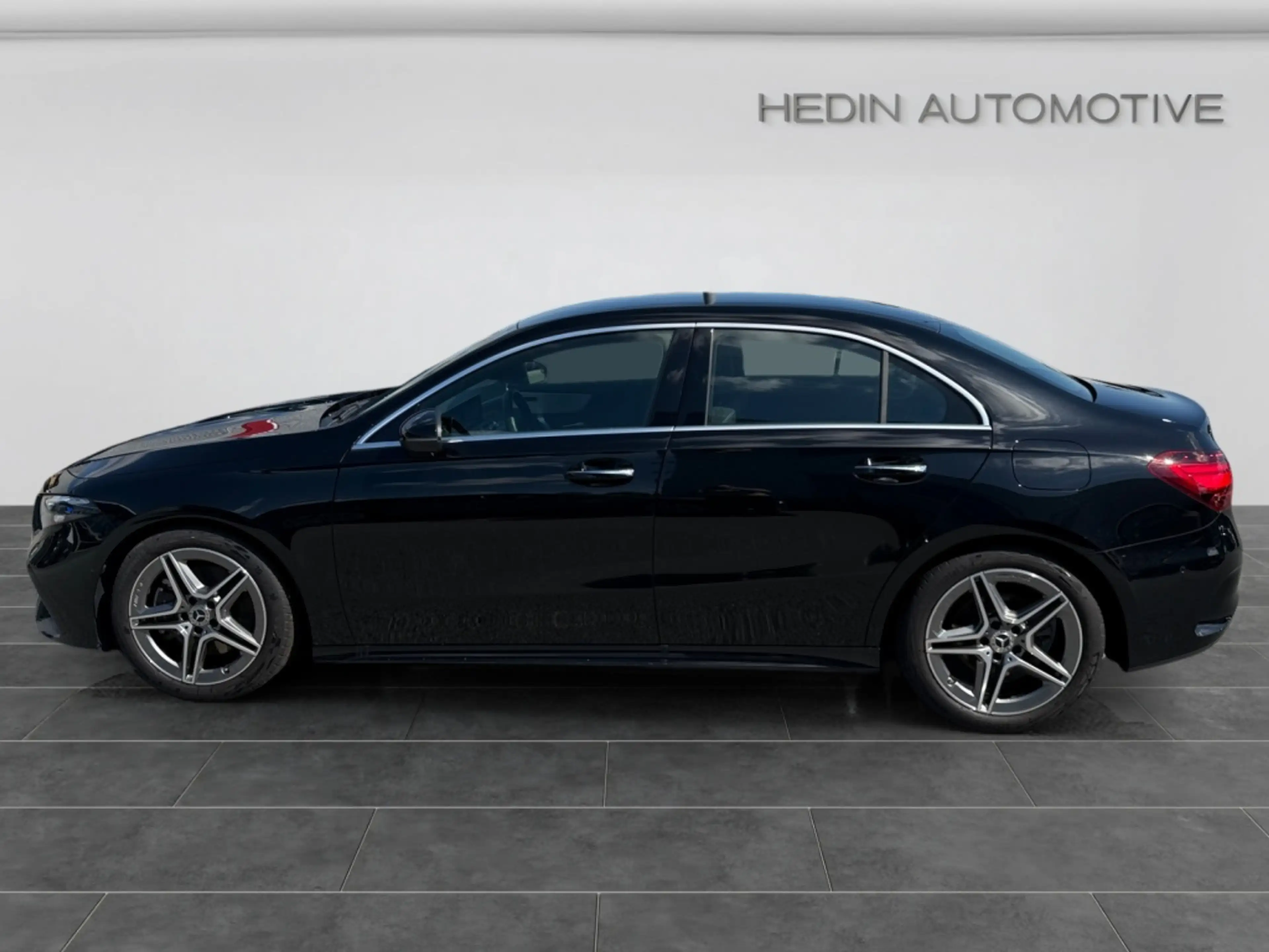 Mercedes-Benz A 220 4M Limousine AMG|MBEAM|AMBIENTE|MBUX|DAB — photo 3