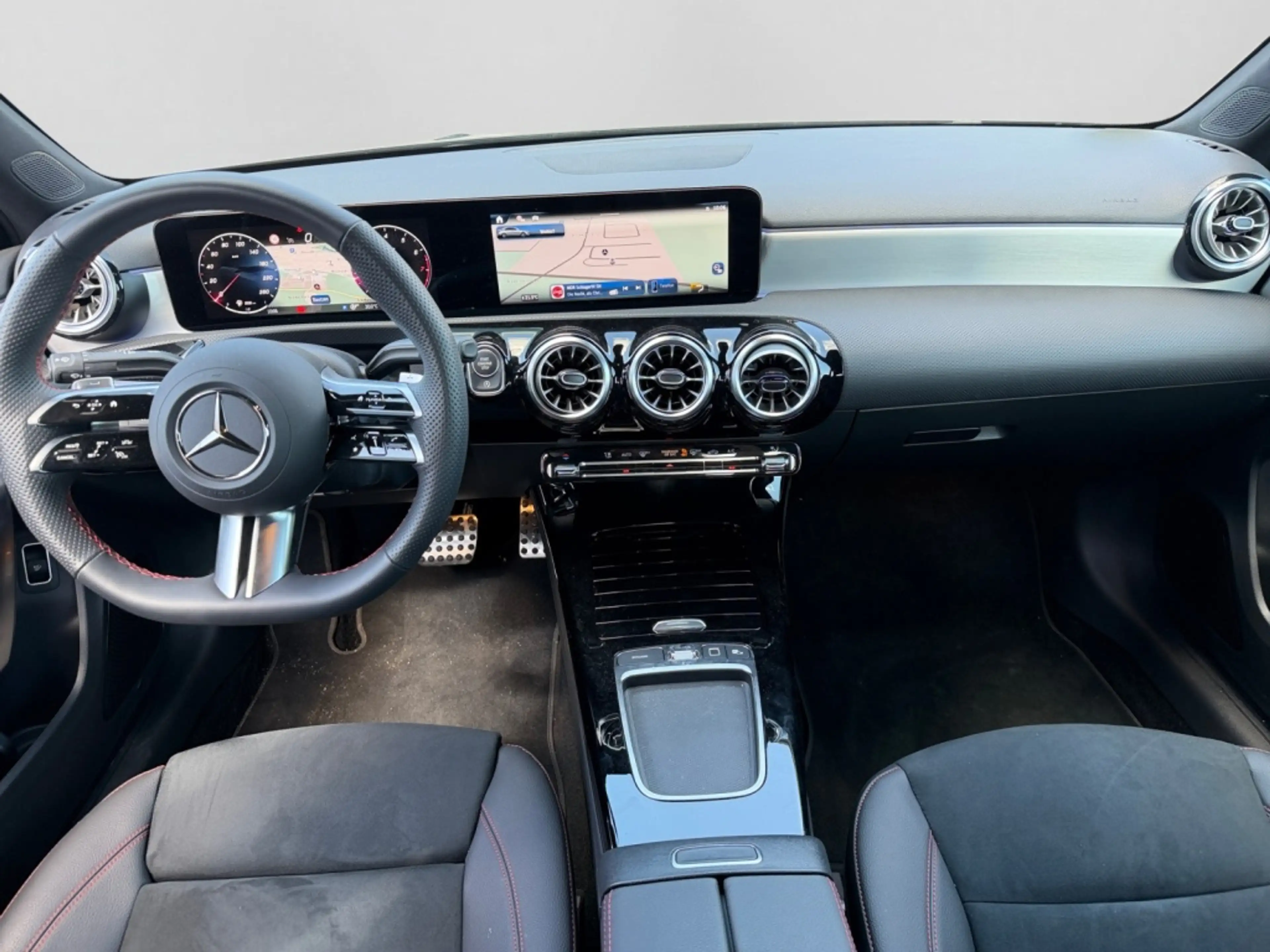 Mercedes-Benz A 220 4M Limousine AMG|MBEAM|AMBIENTE|MBUX|DAB — photo 10