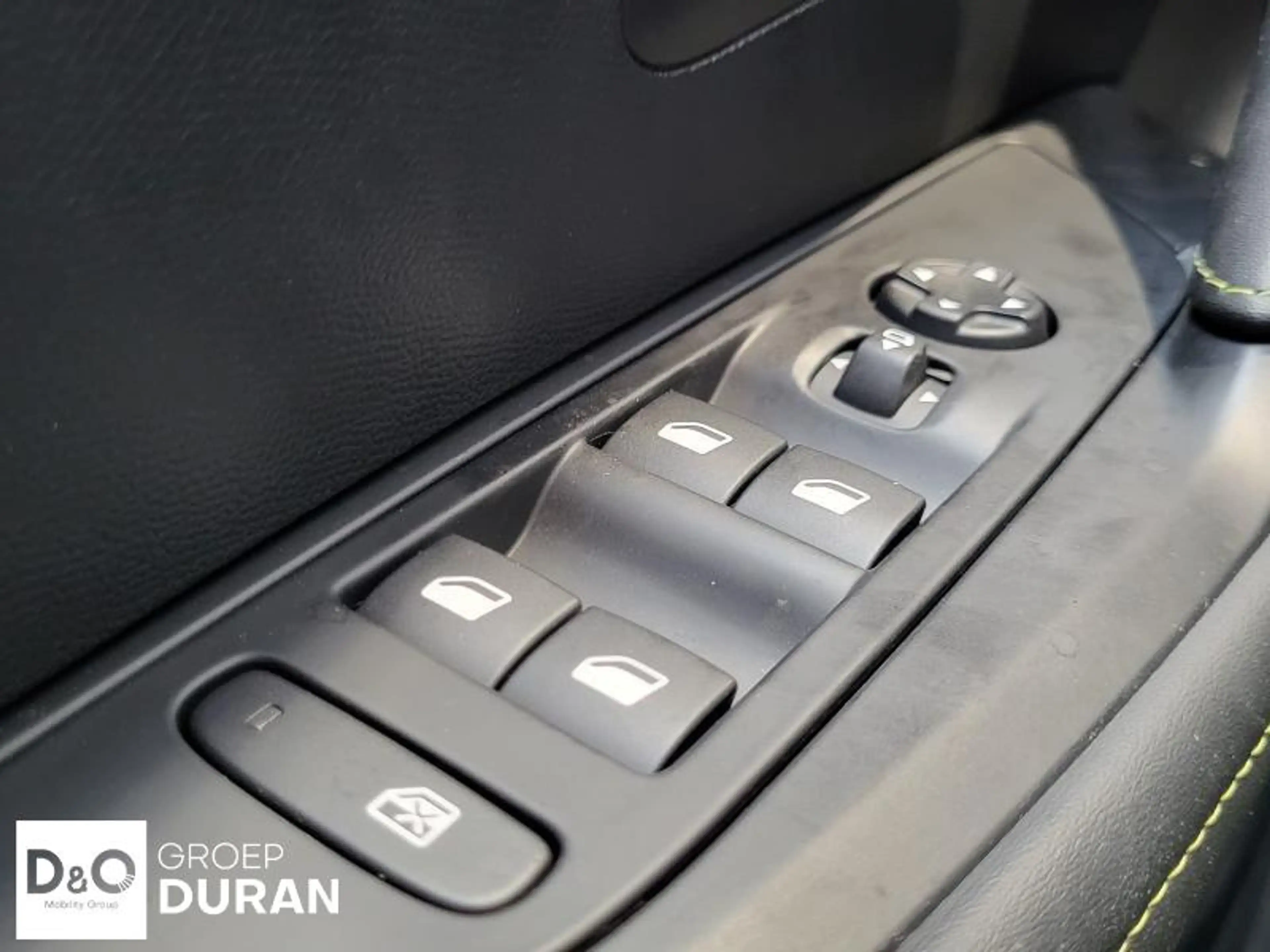 Peugeot 208 GT 1.2 Hybrid e-dcs6 — photo 15