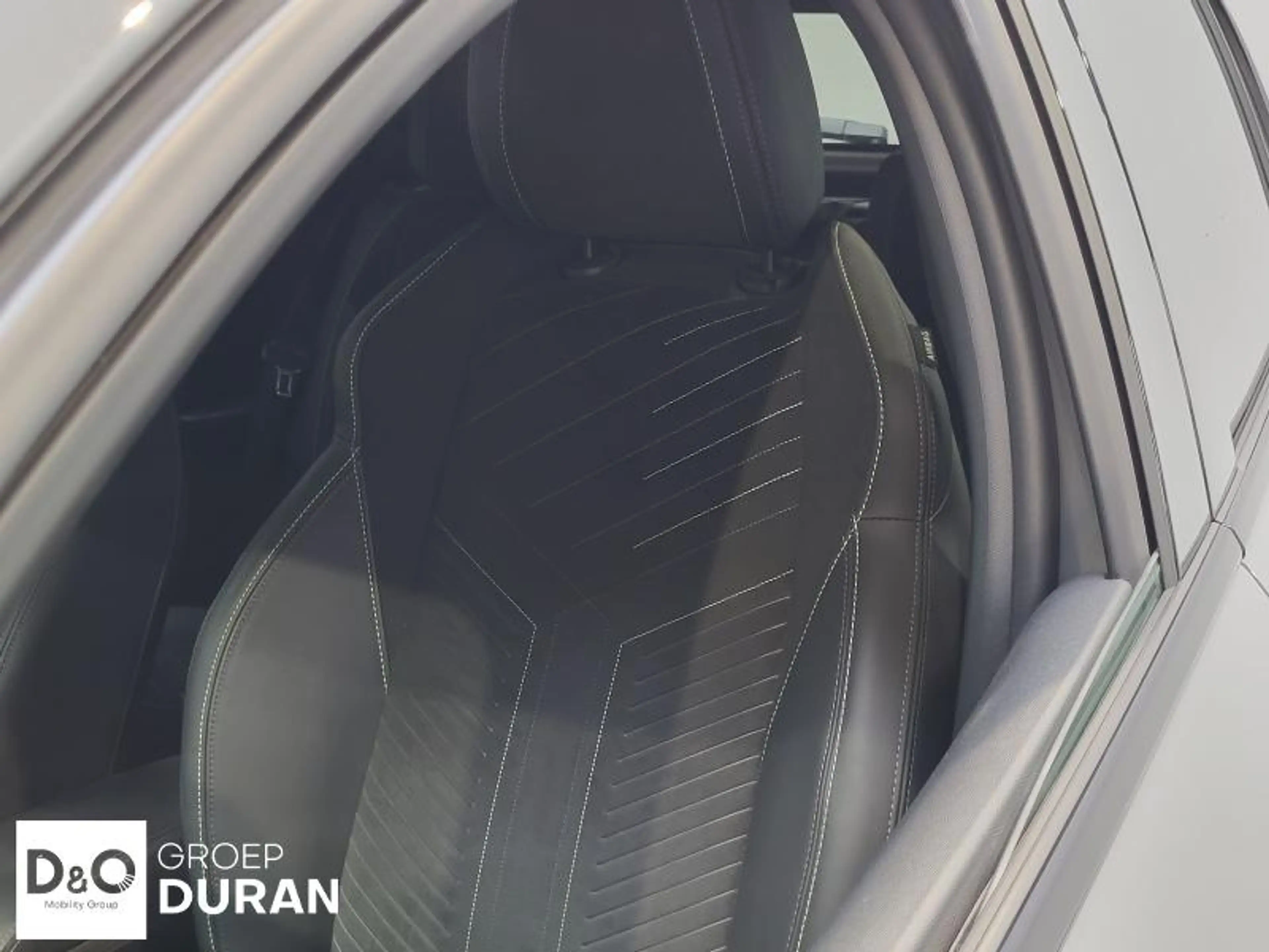 Peugeot 208 GT 1.2 Hybrid e-dcs6 — photo 10
