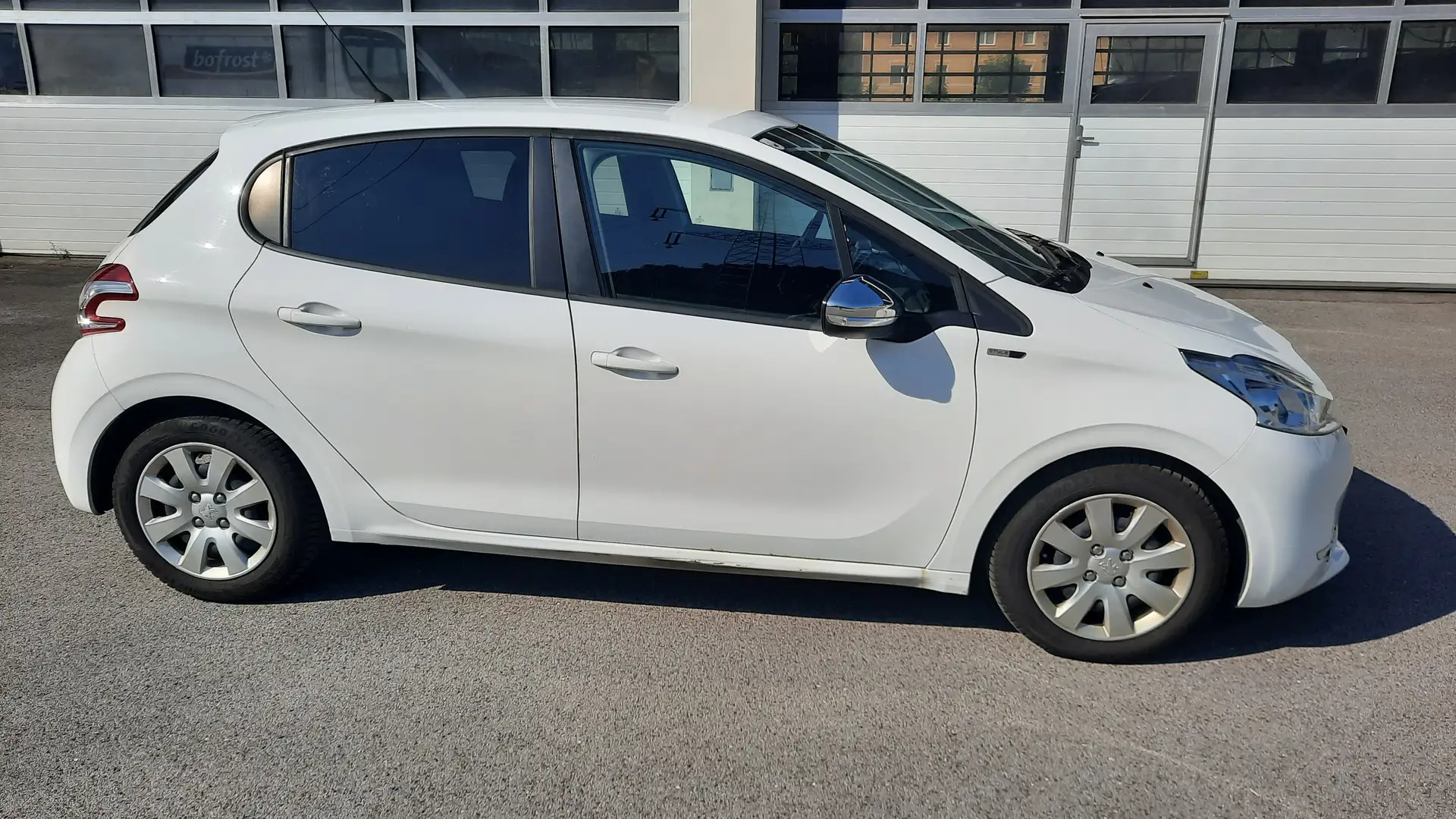 Peugeot 208 208 Allure 1,6 BlueHDi 100 S - 2