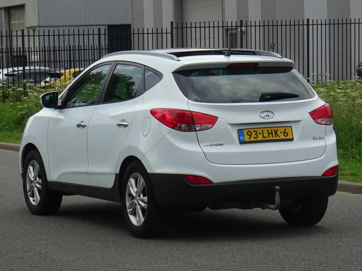 Hyundai iX35 2.0i Style NAP/PANORAMADAK/LEER/CRUISE/PDC/APK Wit - 2