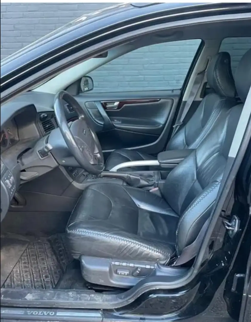 Volvo V70 XC70 2.3 T met gereviseerde motor! Zwart - 2
