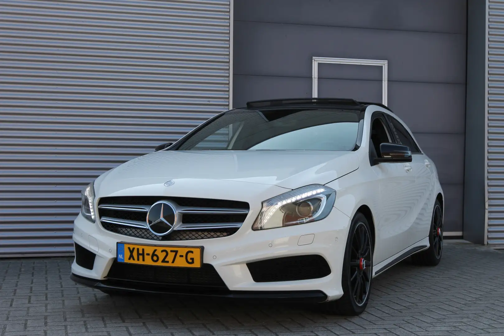 Mercedes-Benz A 200 Prestige I AMG I LEDER I PANO.DAK I NAVI Wit - 2