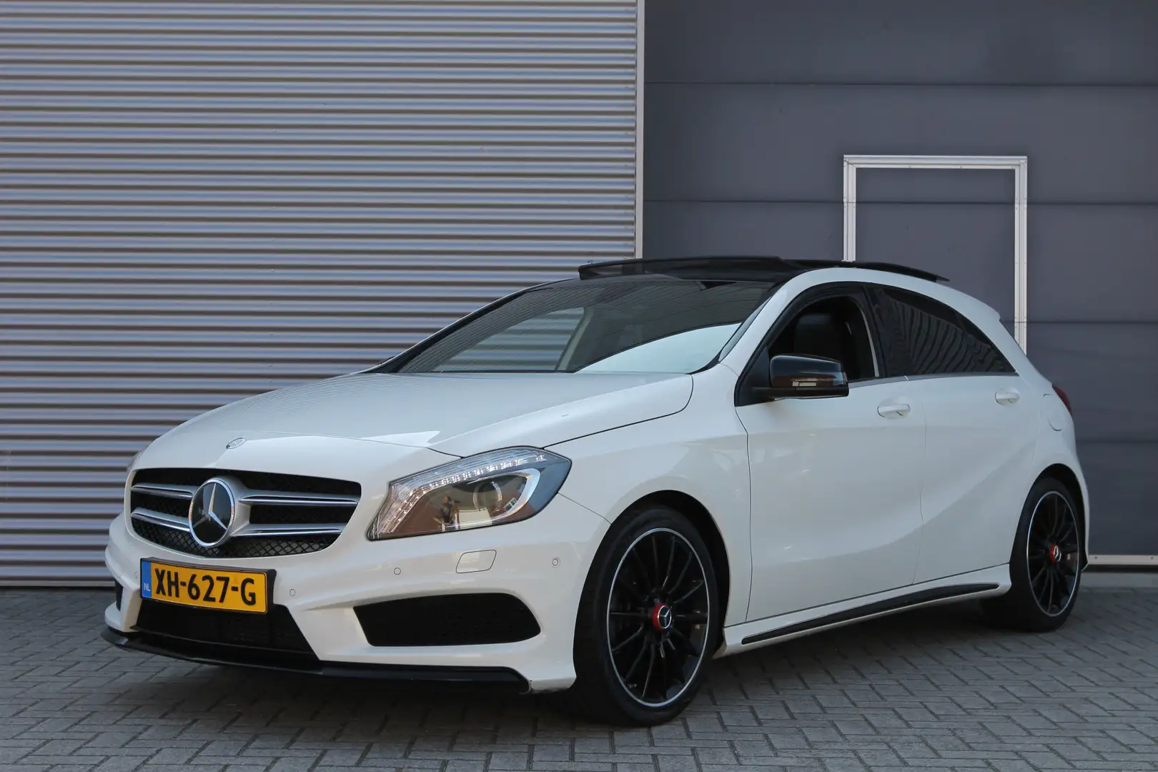 Mercedes-Benz A 200 Prestige I AMG I LEDER I PANO.DAK I NAVI Wit - 1