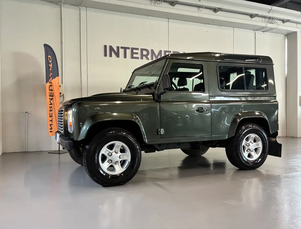 Land Rover Defender 90 2.4 td4 - Gancio di traino — photo 1 of 15