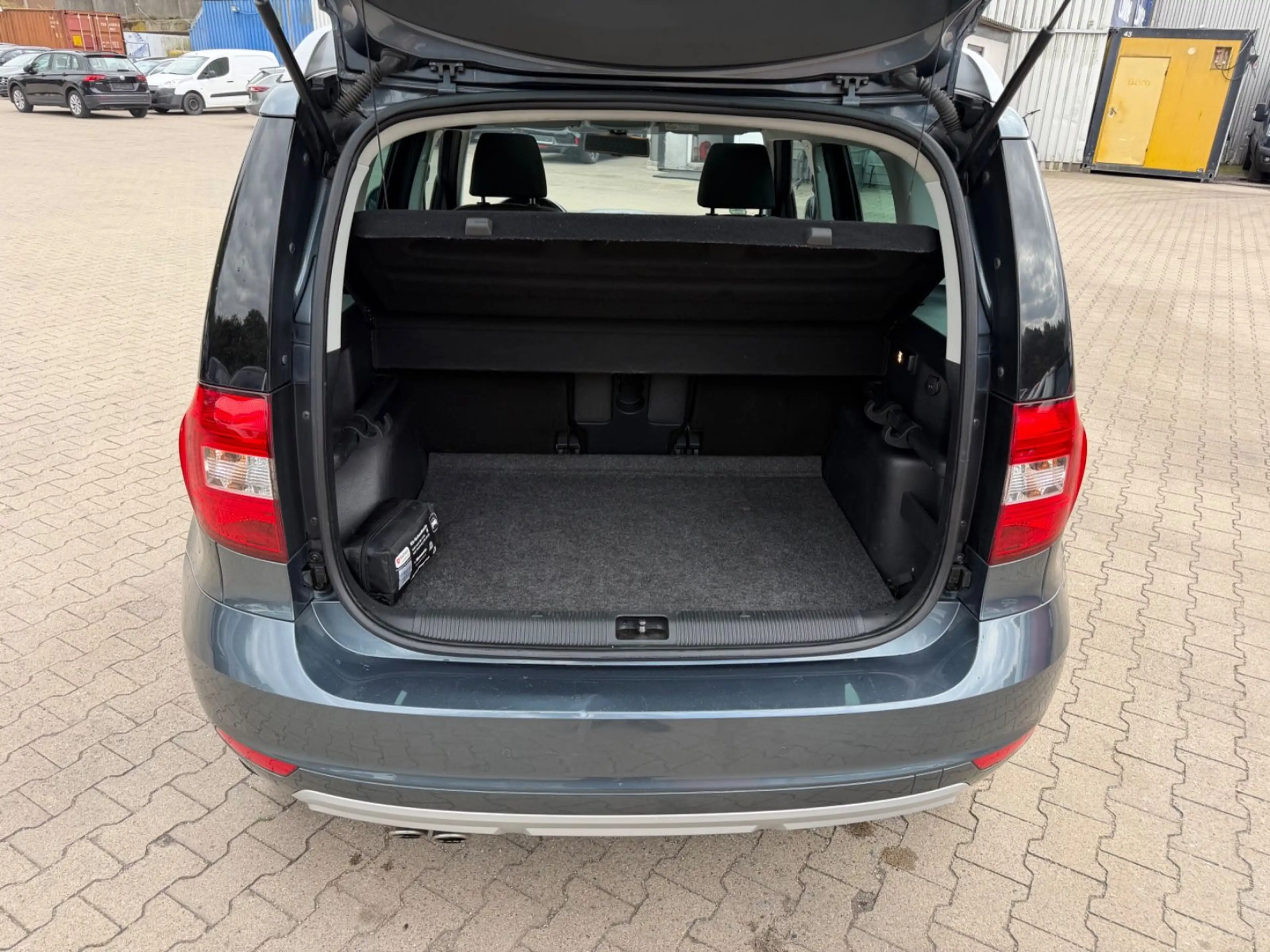 Skoda Yeti Edition 4x4/KLIMA/AHK/TEMPOMAT/EURO6/XENON — photo 15