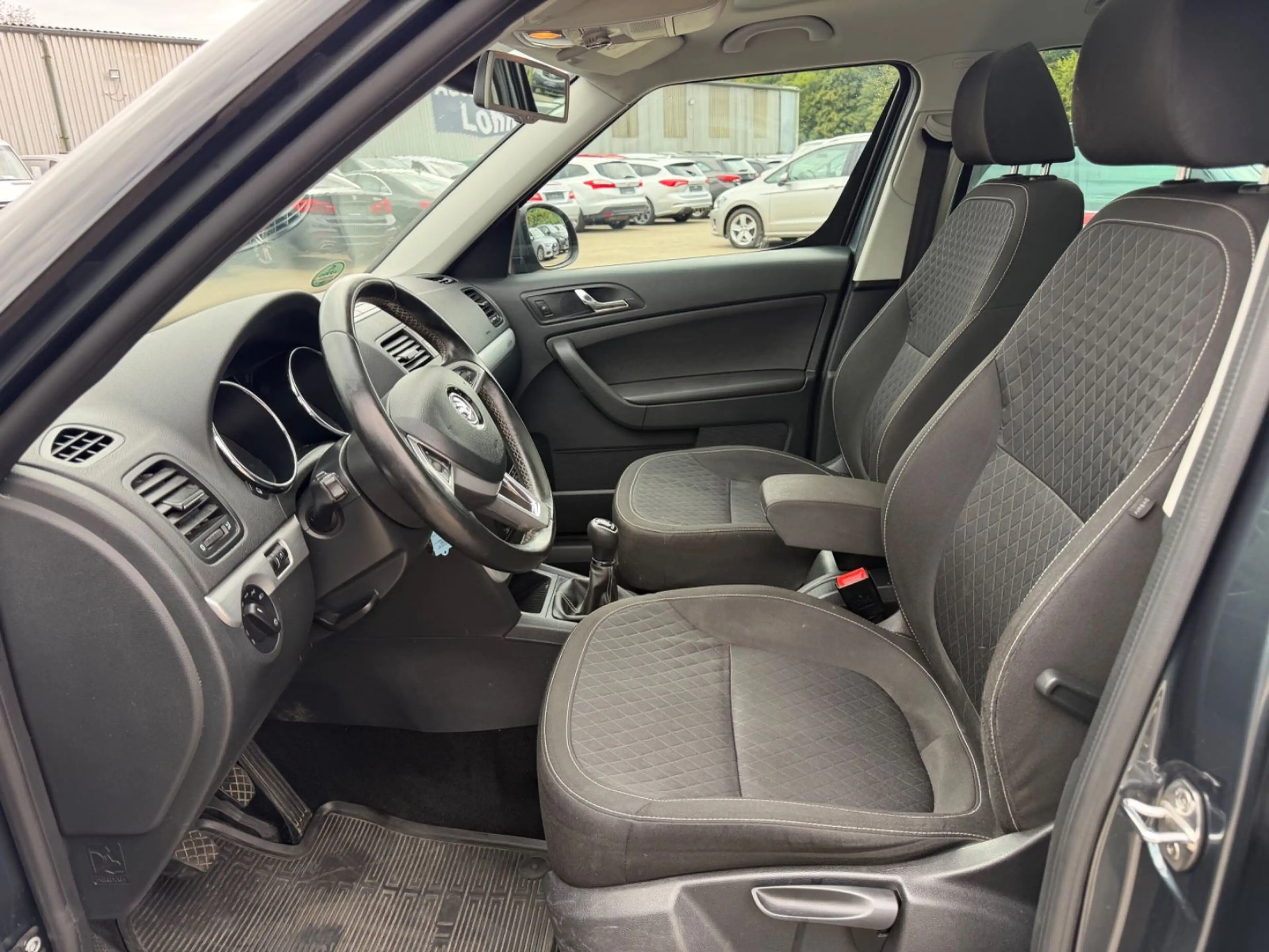 Skoda Yeti Edition 4x4/KLIMA/AHK/TEMPOMAT/EURO6/XENON — photo 9