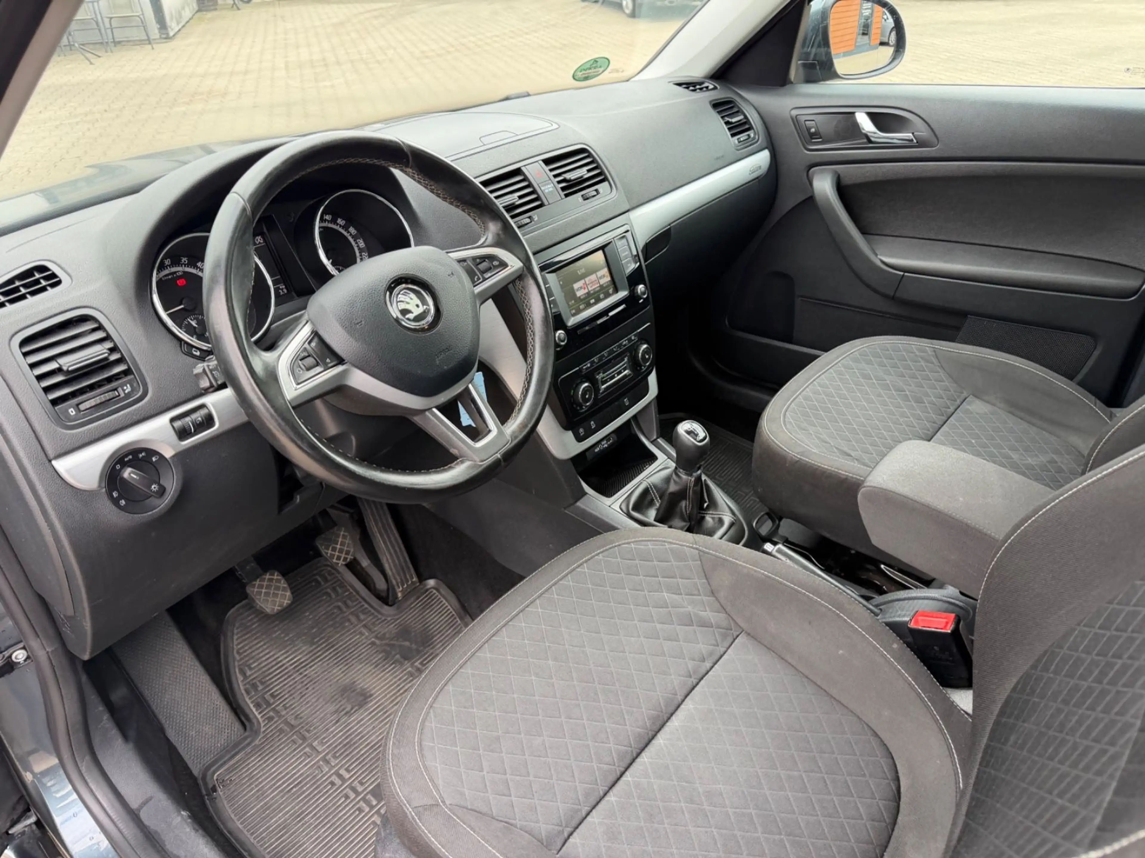 Skoda Yeti Edition 4x4/KLIMA/AHK/TEMPOMAT/EURO6/XENON — photo 10