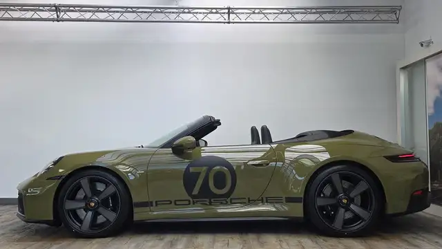 Porsche 911 view 3
