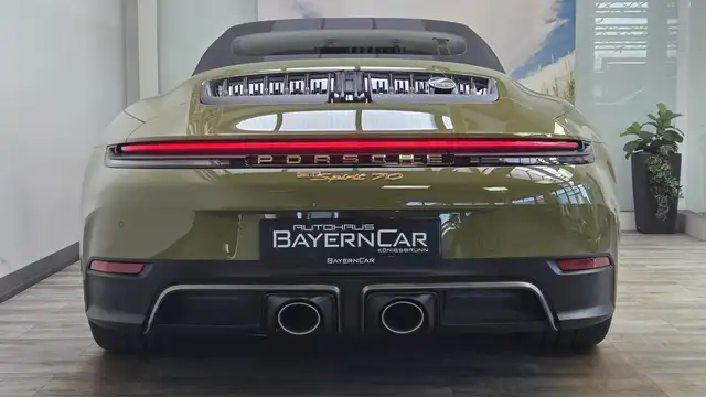 Porsche 911 view 12