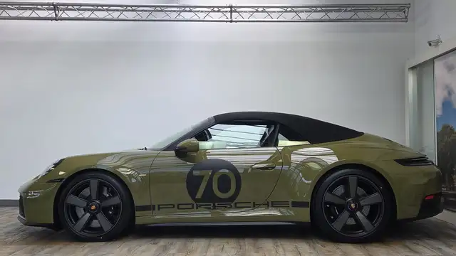 Porsche 911 view 10