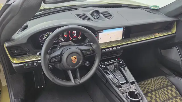 Porsche 911 view 15