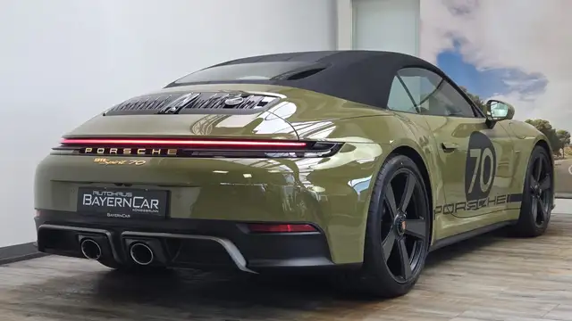 Porsche 911 view 13