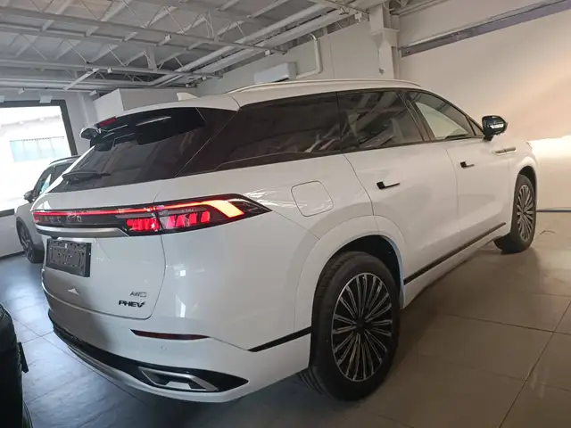 Jaecoo J8 view 4