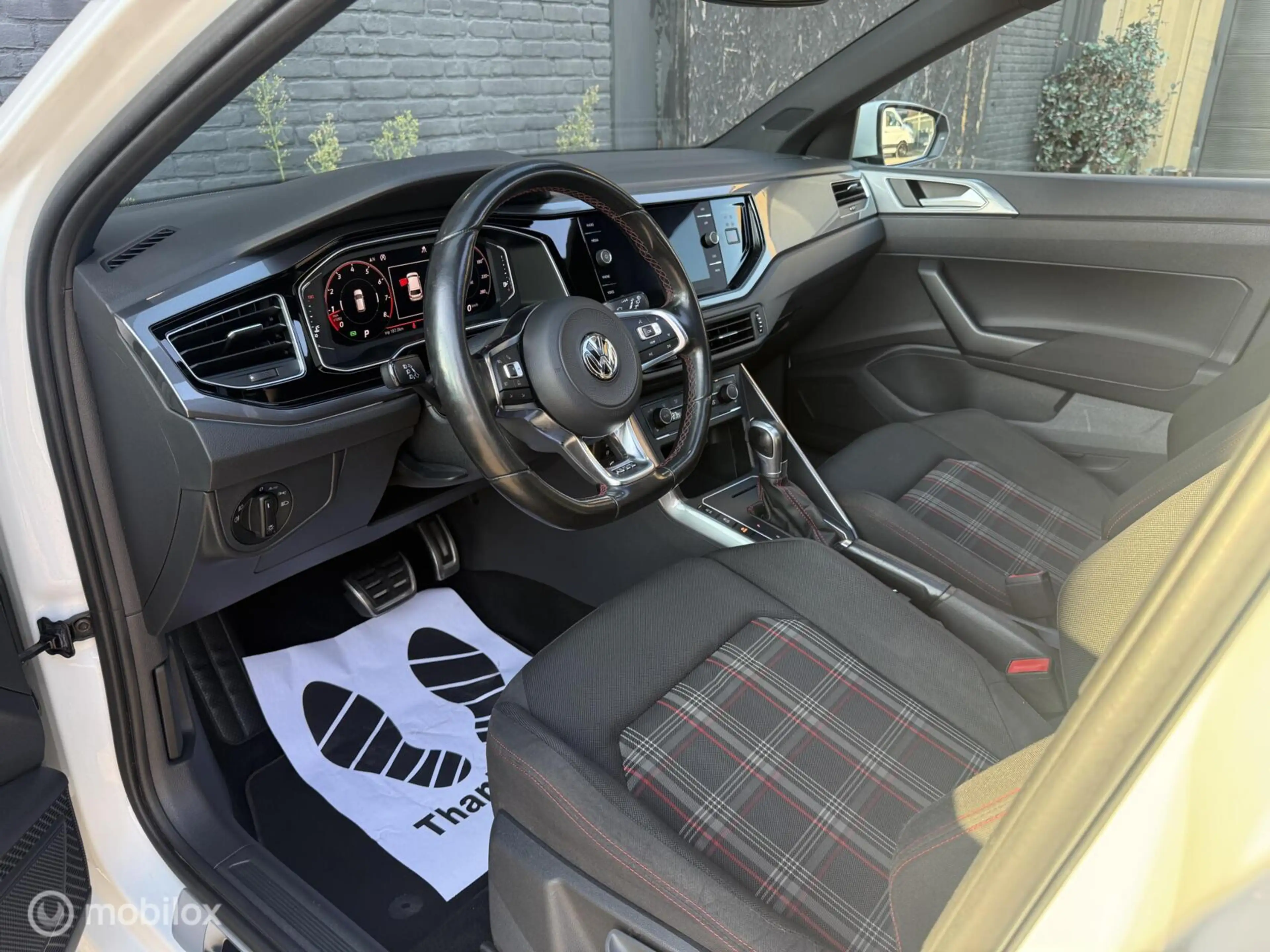 Volkswagen Polo GTI 2.0 TSI — photo 11