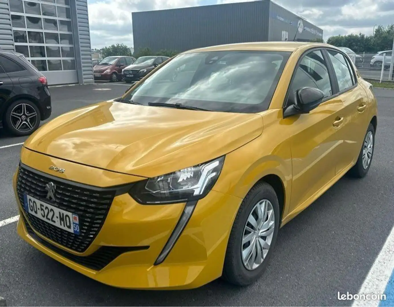 Peugeot 208 Like 1.2L VTI 75cv Essence Jaune - 1