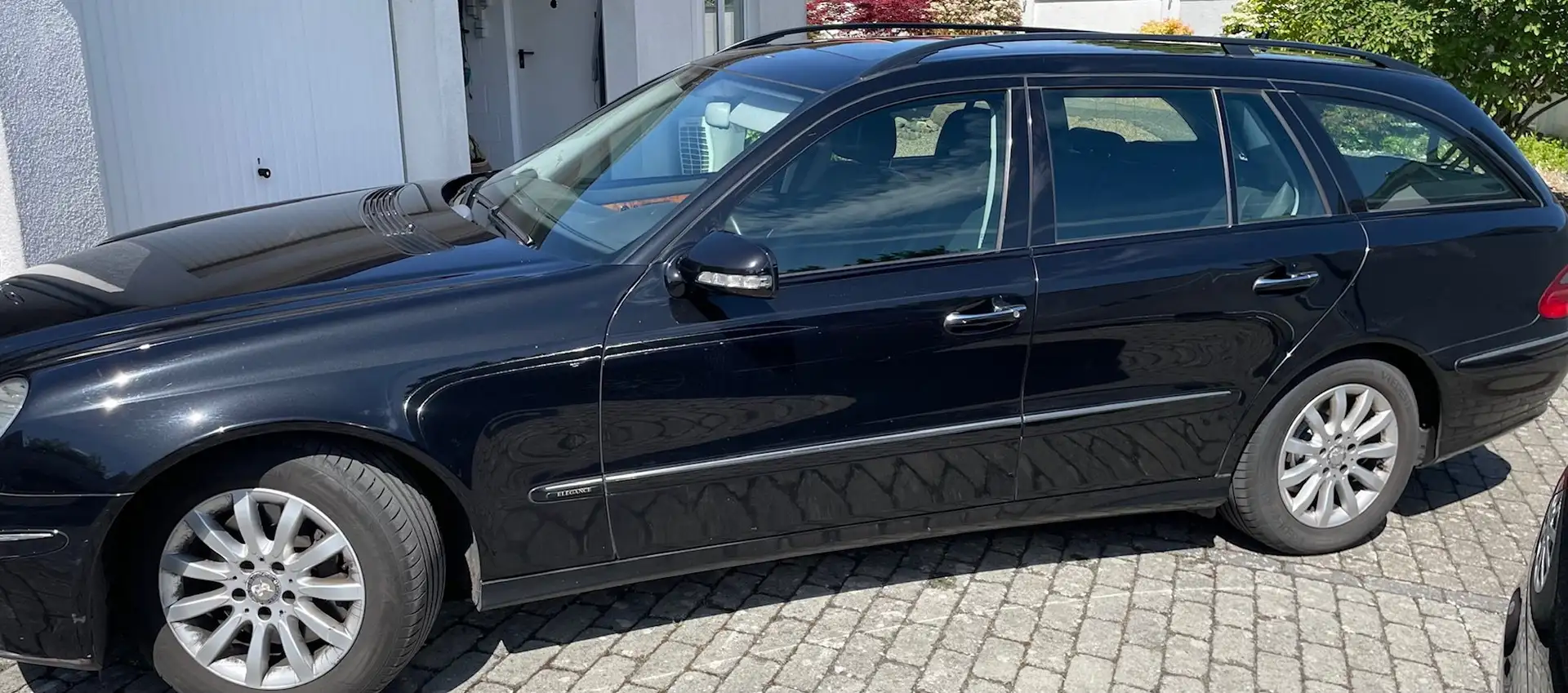Mercedes-Benz E 350 E 350 CGI T 7G-TRONIC Avantgarde Fekete - 2