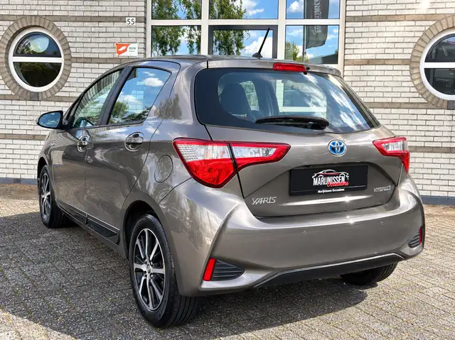 Toyota Yaris view 4