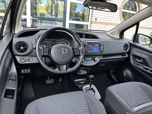 Toyota Yaris view 15