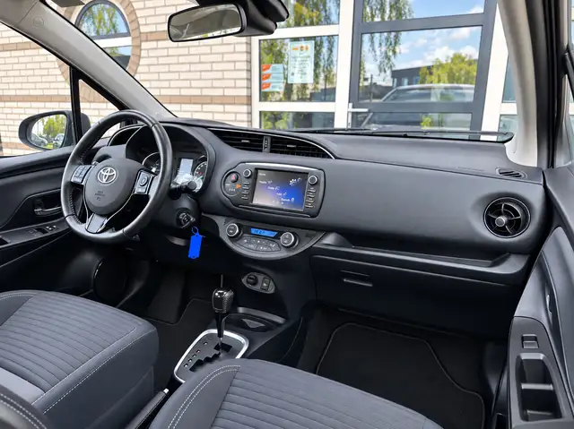 Toyota Yaris view 13