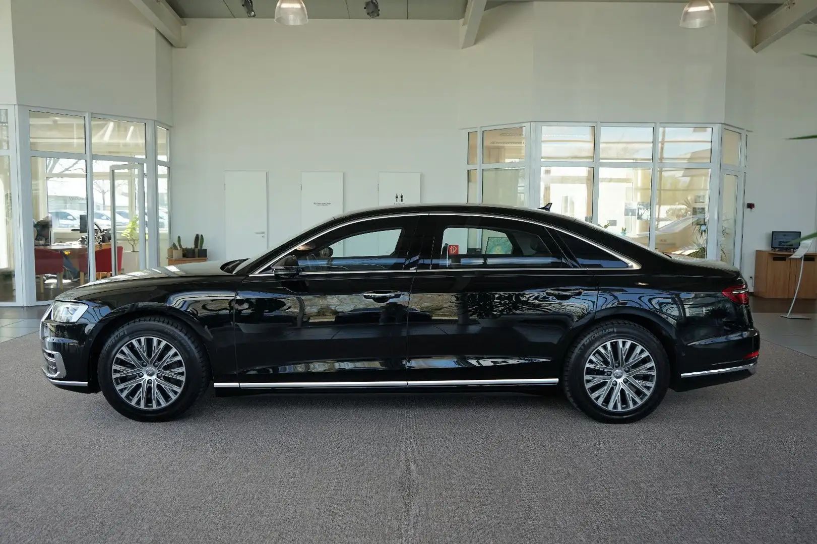 Audi A8 4.0 V8 Security Werks Panzer Armored VR9 Negro - 2