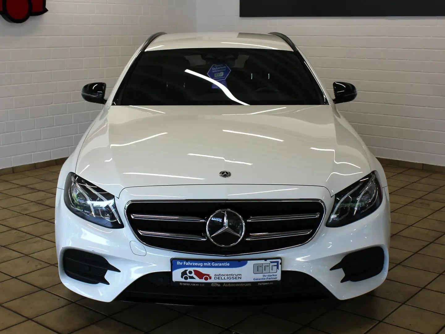 Mercedes-Benz E 220 2,0L AMG-Line Wides-Cockpit Burmester Teil-Leder Weiß - 2