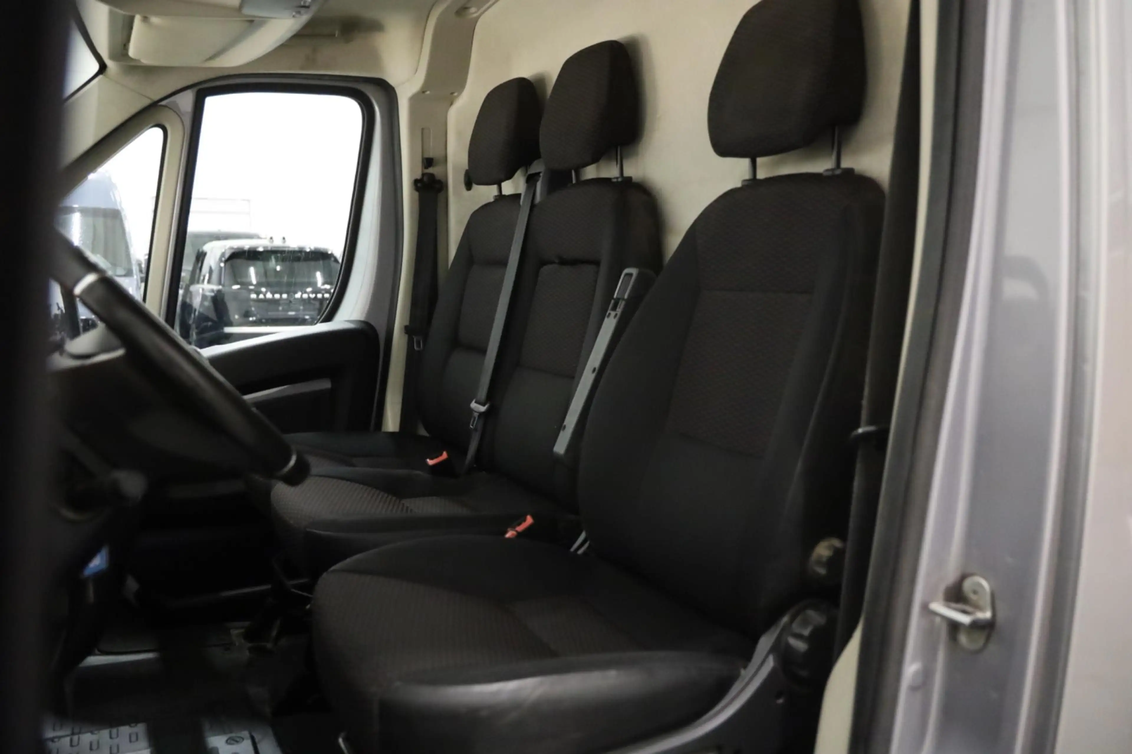 Peugeot Boxer 2.2 BlueHDi L3/H2 GRIJS 165PK LED IMPERIAAL NAVI A — photo 11