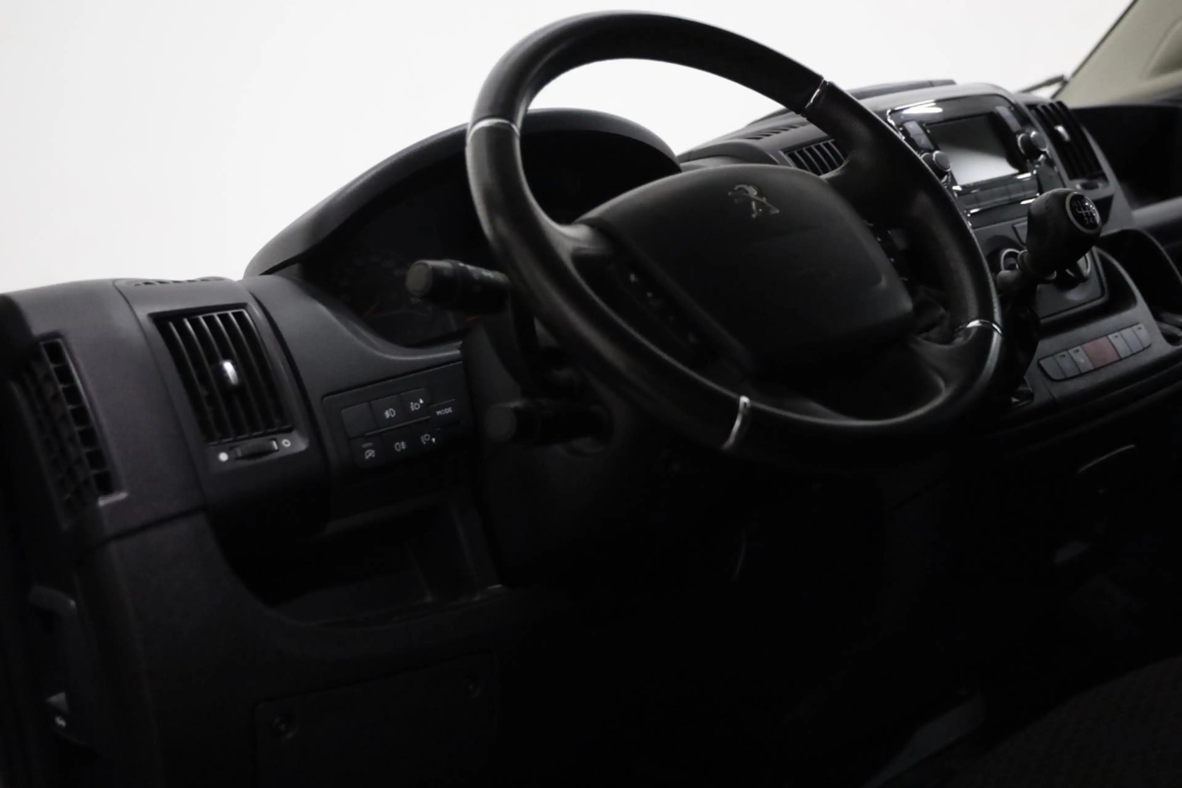 Peugeot Boxer 2.2 BlueHDi L3/H2 GRIJS 165PK LED IMPERIAAL NAVI A — photo 5