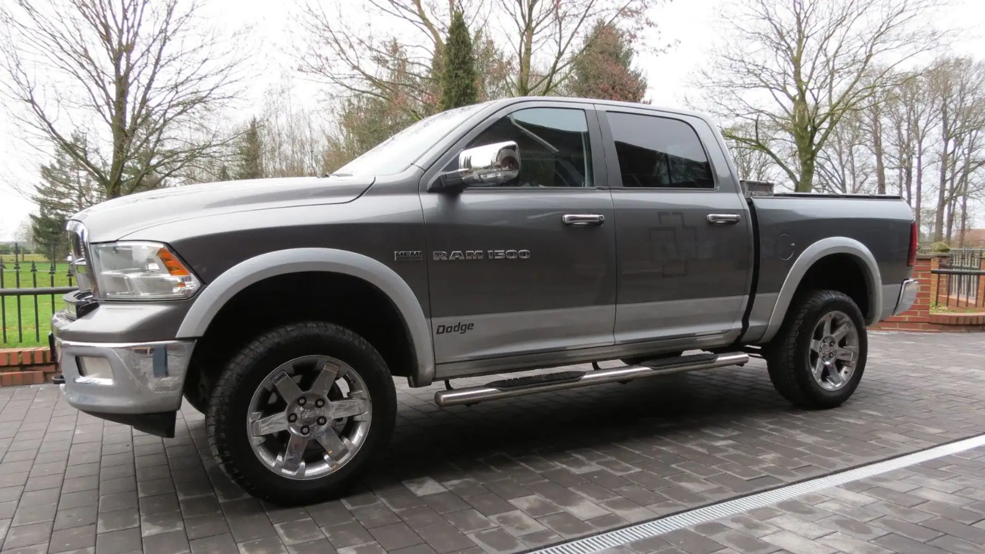 Dodge RAM "5,7 HEMI V8"LARAMIE"LPG"4X4"LEDER"AHK"VOLL" Gris - 2