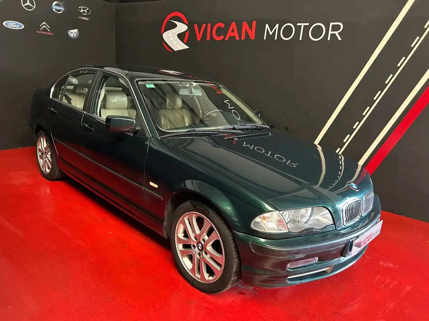 BMW 330 330xi Verde - 1