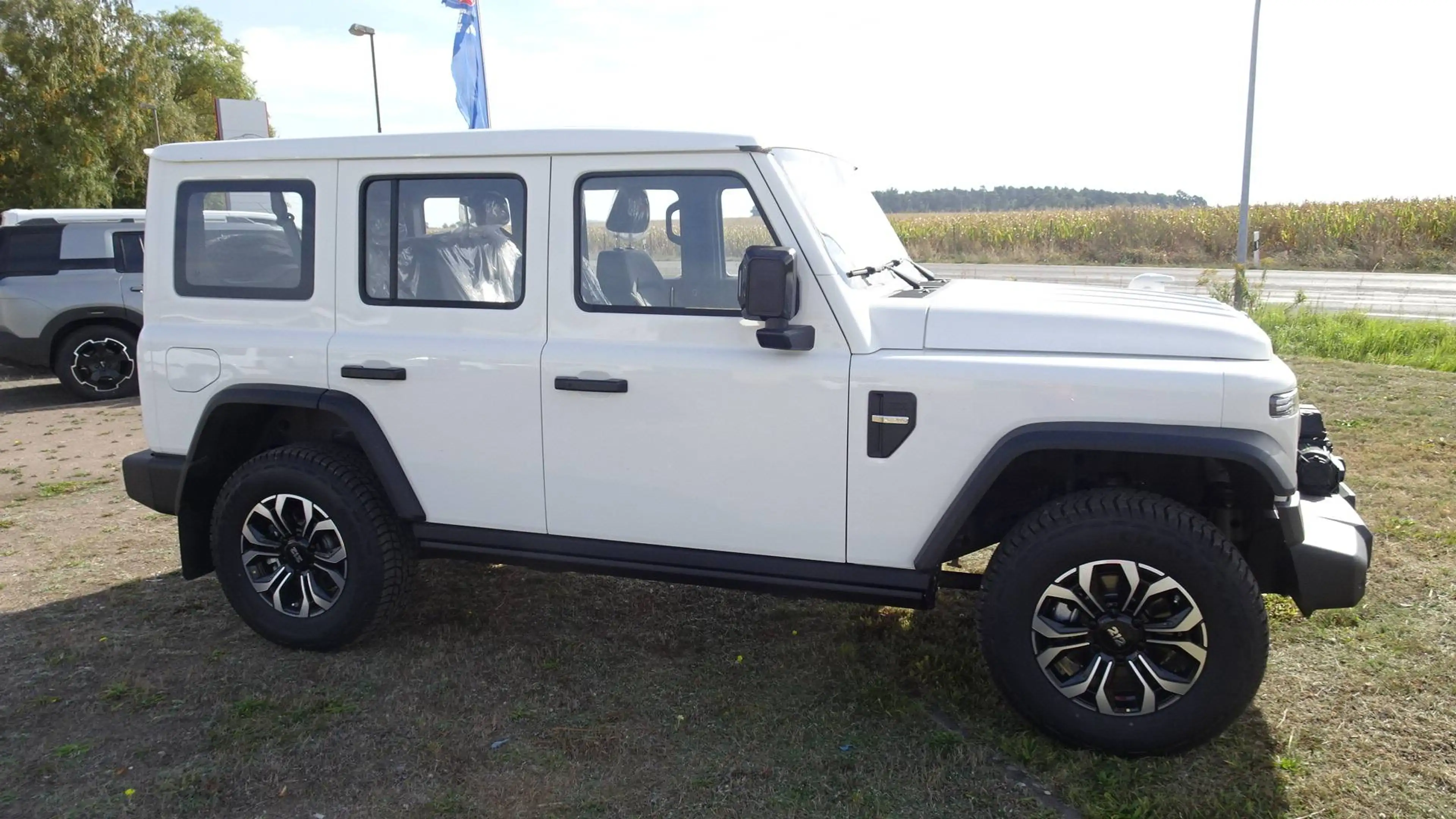 BAW 212 4WD/2.0 Diesel/8AT/360°/2,5t AHL .. er ist da! — photo 3