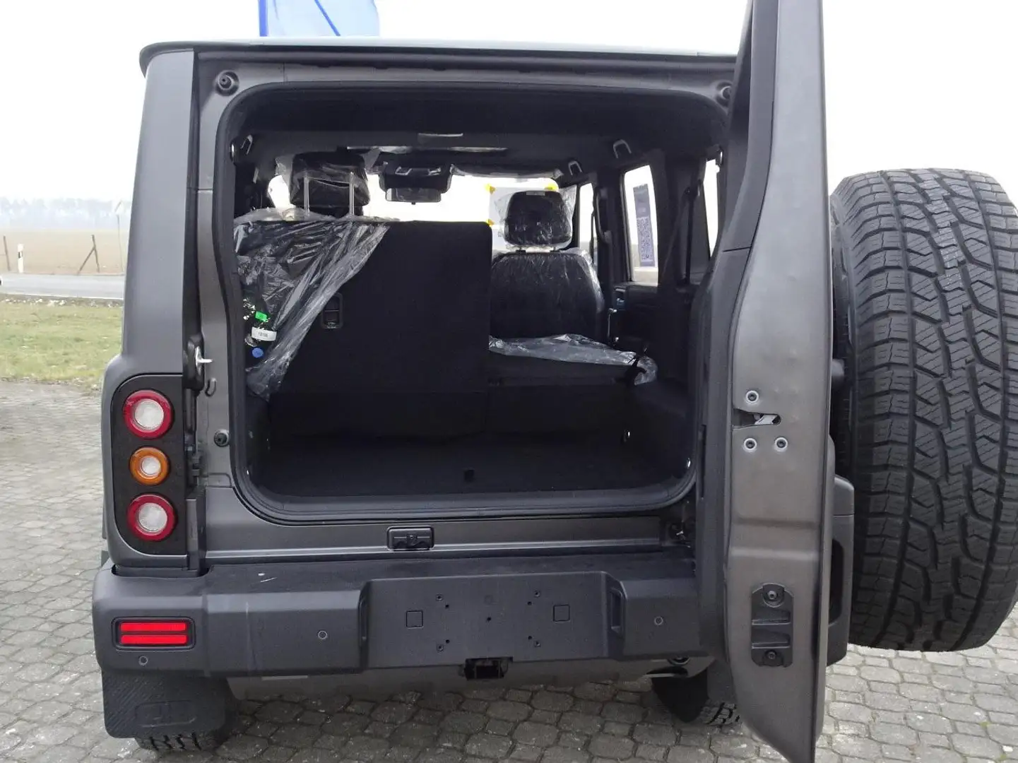 BAW 212 4WD/2.0 Diesel/8AT/360°/2,5t AHL. VERFÜGBAR Grau - 1