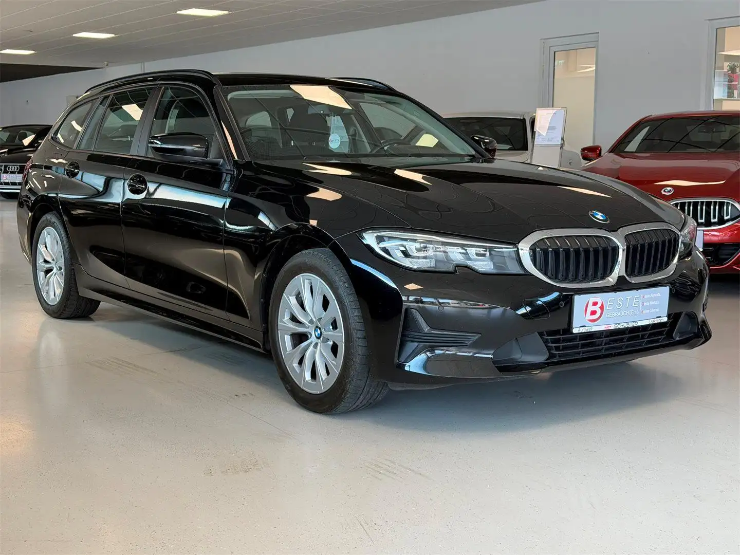 BMW 318 d 48 V Touring G21 Schwarz - 1