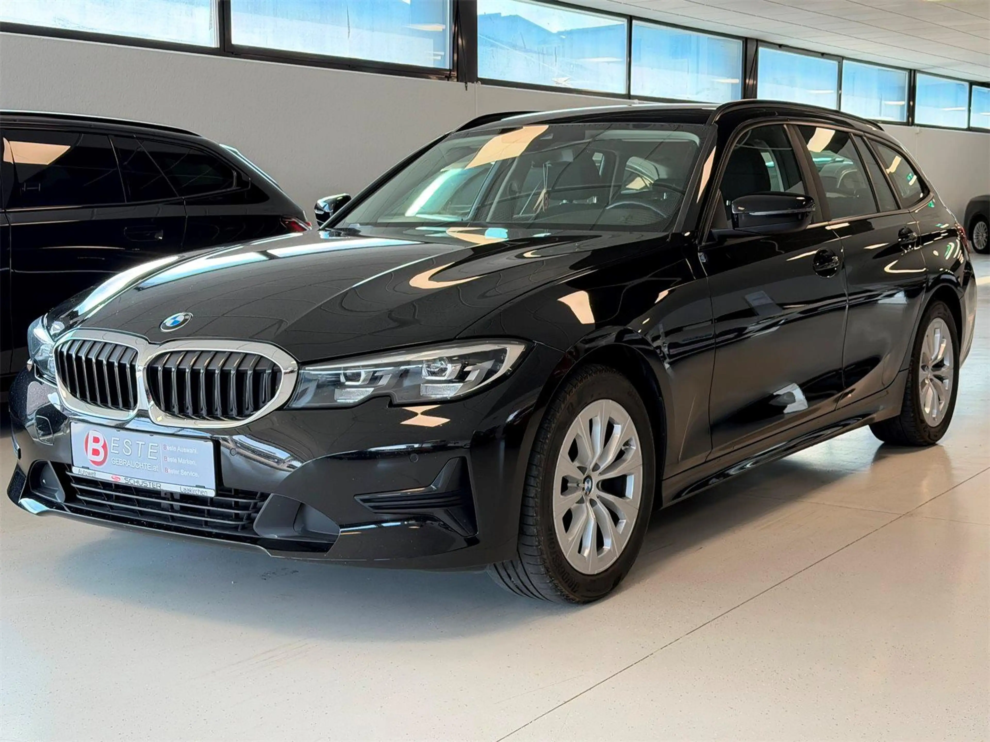 BMW 318 d 48 V Touring G21 — photo 3