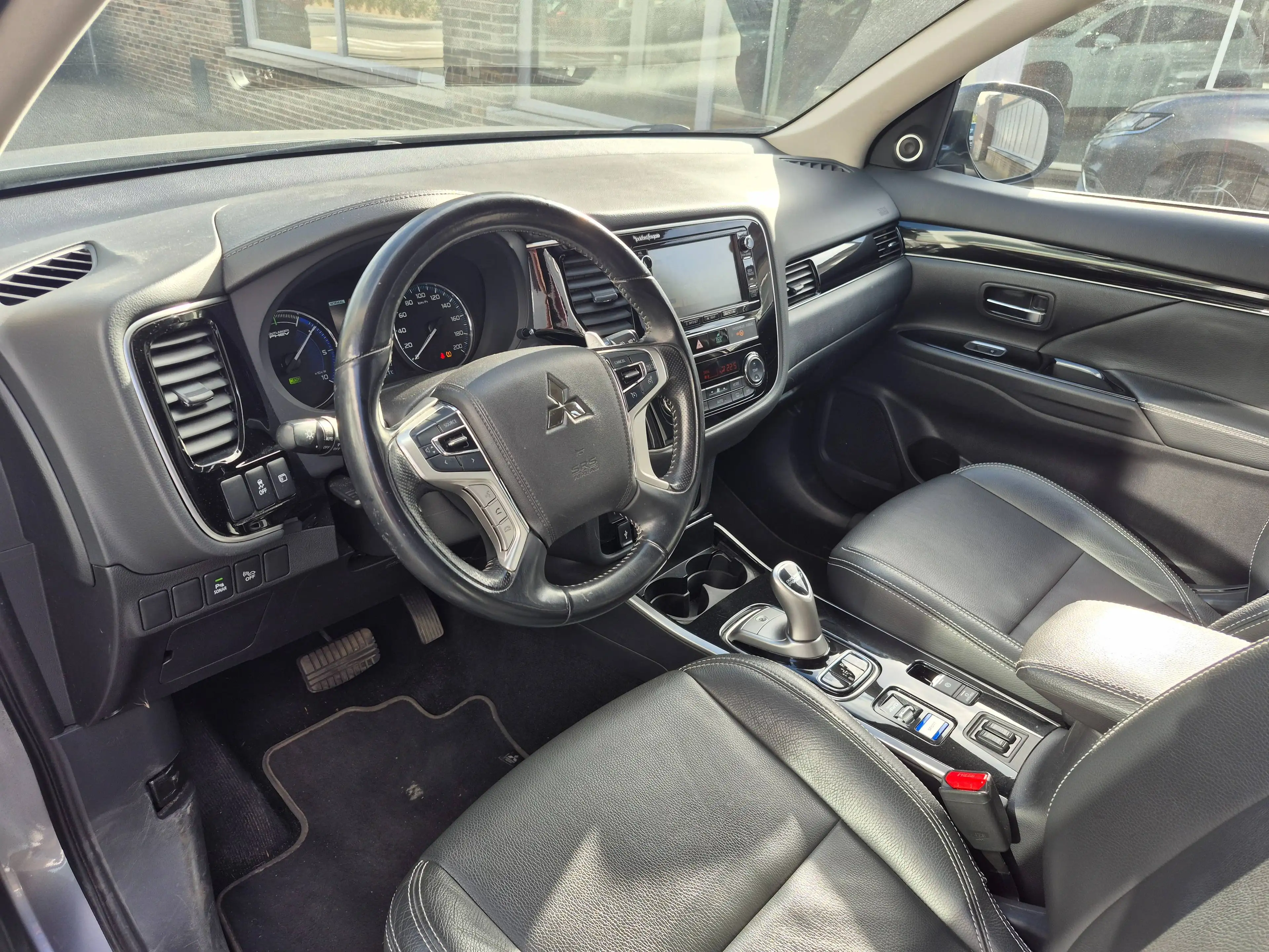 Mitsubishi Outlander Outlander PHEV 2.4i 4WD Business Edition — photo 15