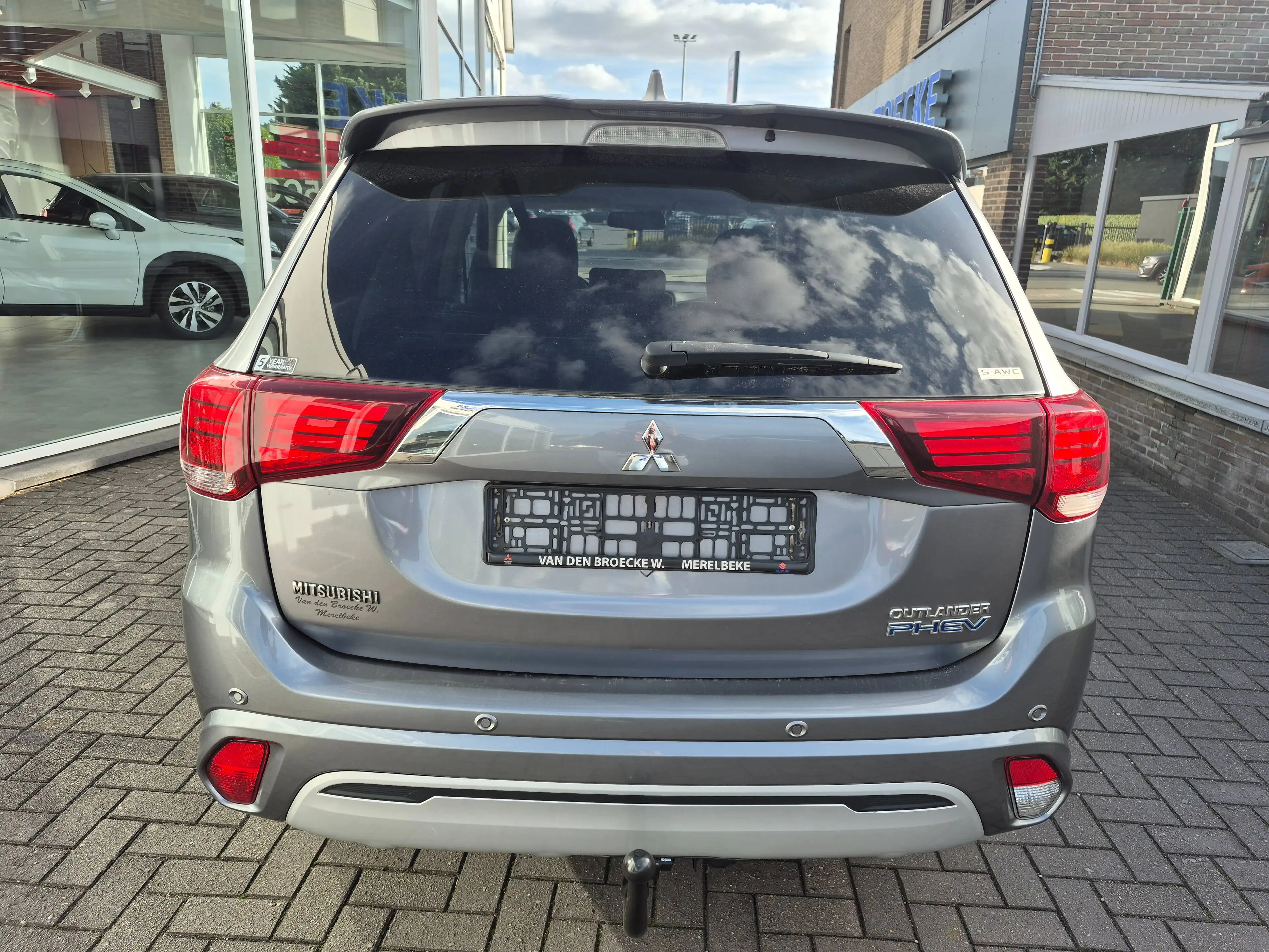Mitsubishi Outlander Outlander PHEV 2.4i 4WD Business Edition — photo 5
