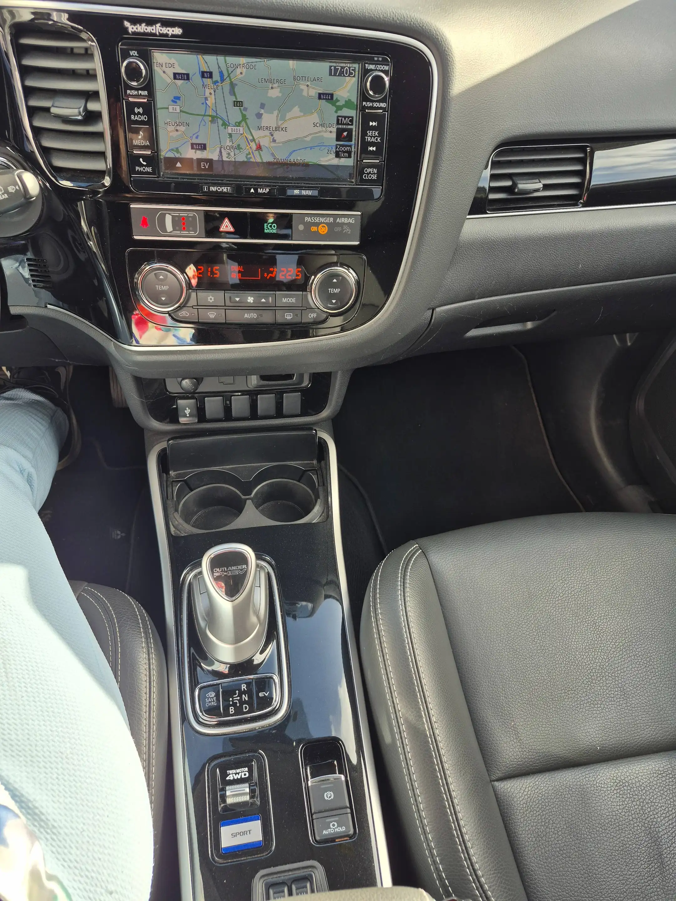 Mitsubishi Outlander Outlander PHEV 2.4i 4WD Business Edition — photo 14
