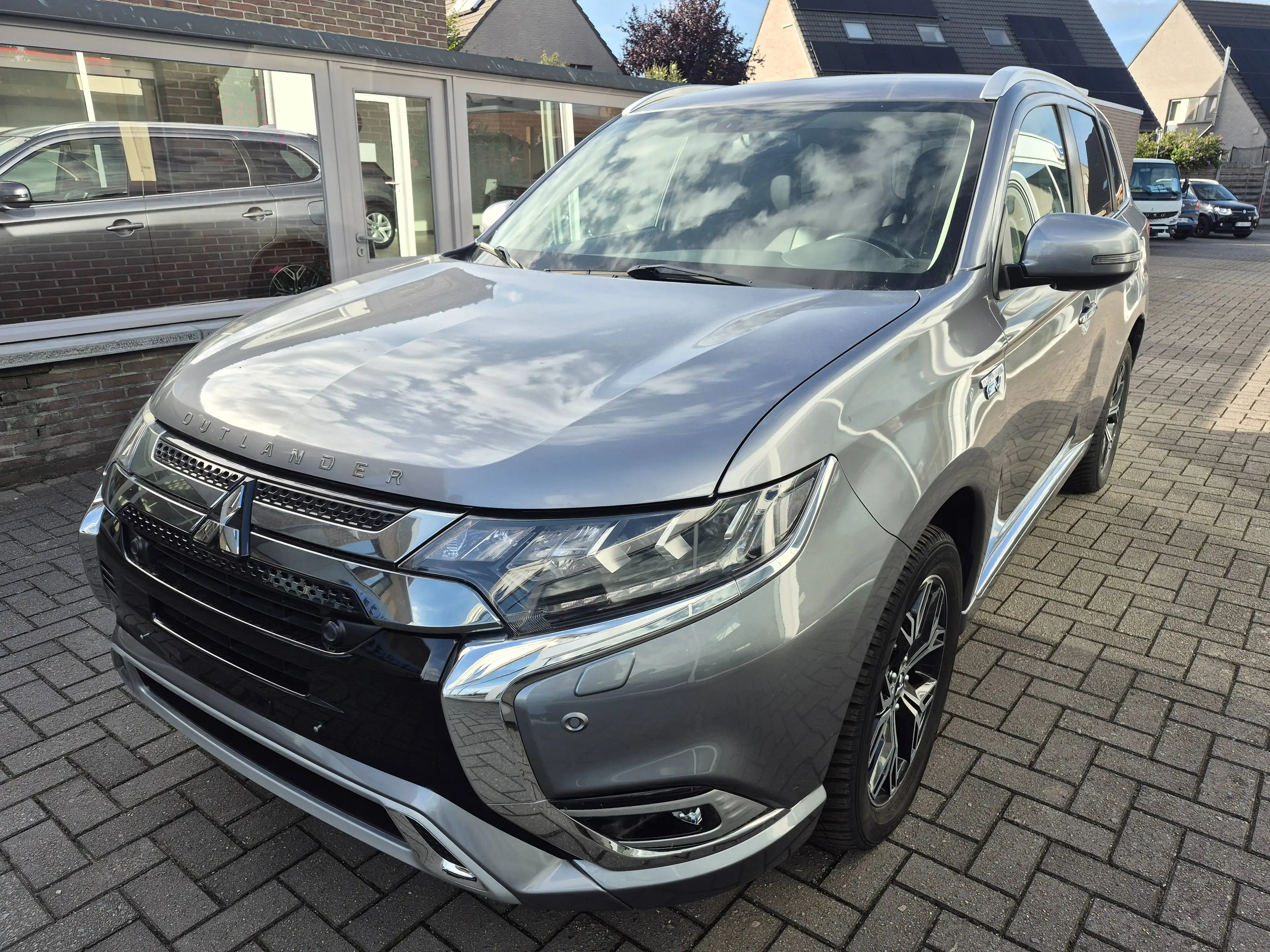 Mitsubishi Outlander Outlander PHEV 2.4i 4WD Business Edition — photo 3