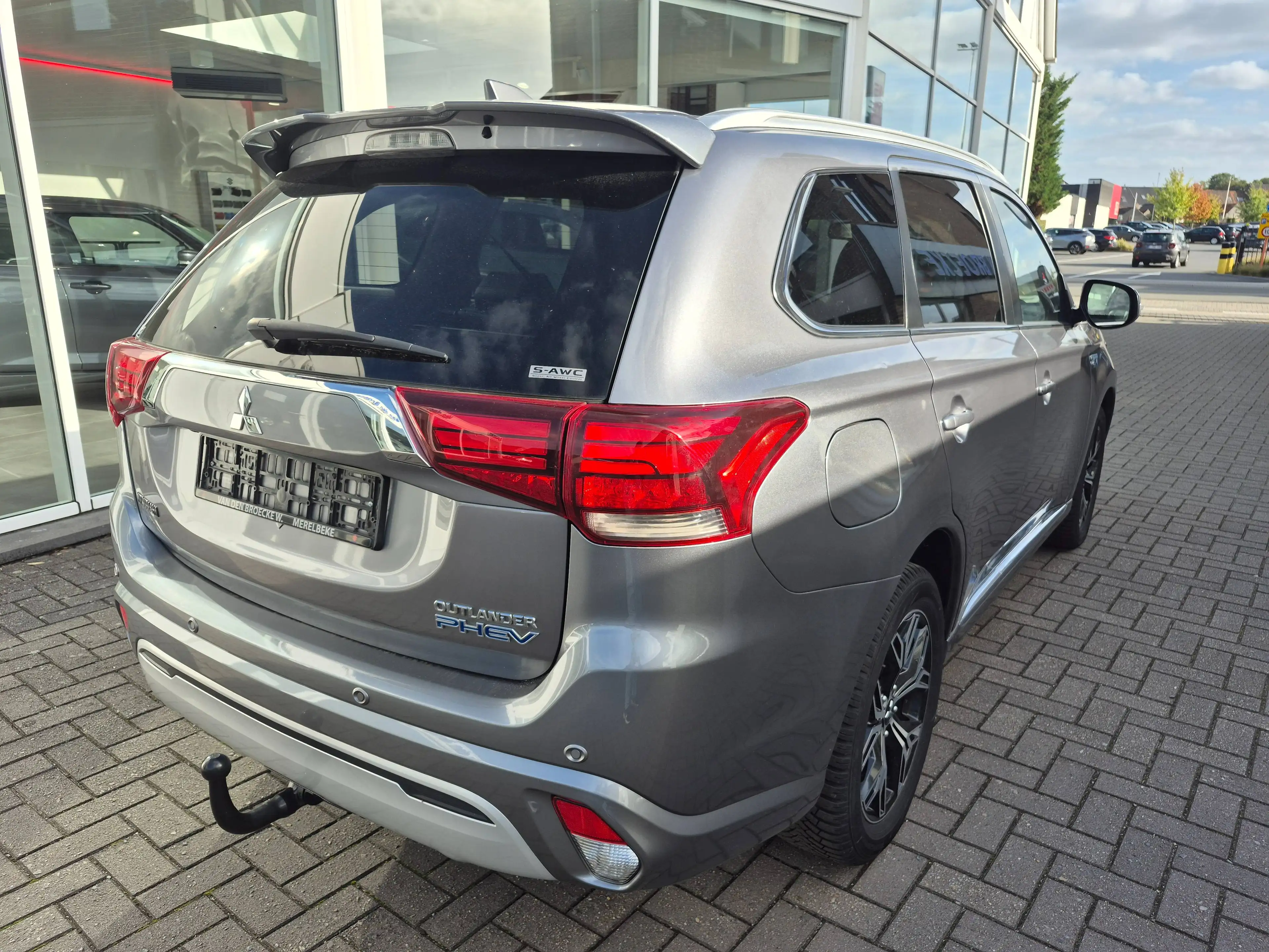 Mitsubishi Outlander Outlander PHEV 2.4i 4WD Business Edition — photo 6