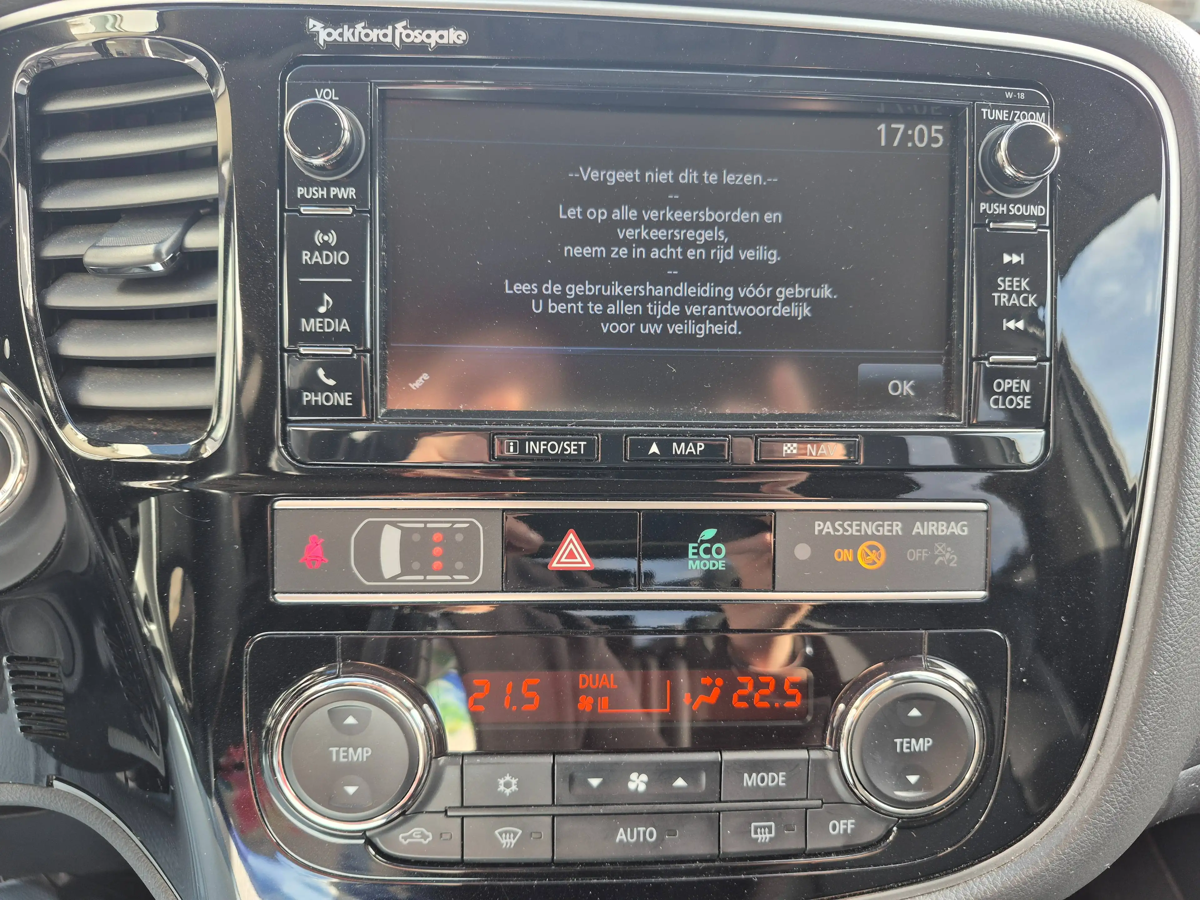Mitsubishi Outlander Outlander PHEV 2.4i 4WD Business Edition — photo 13