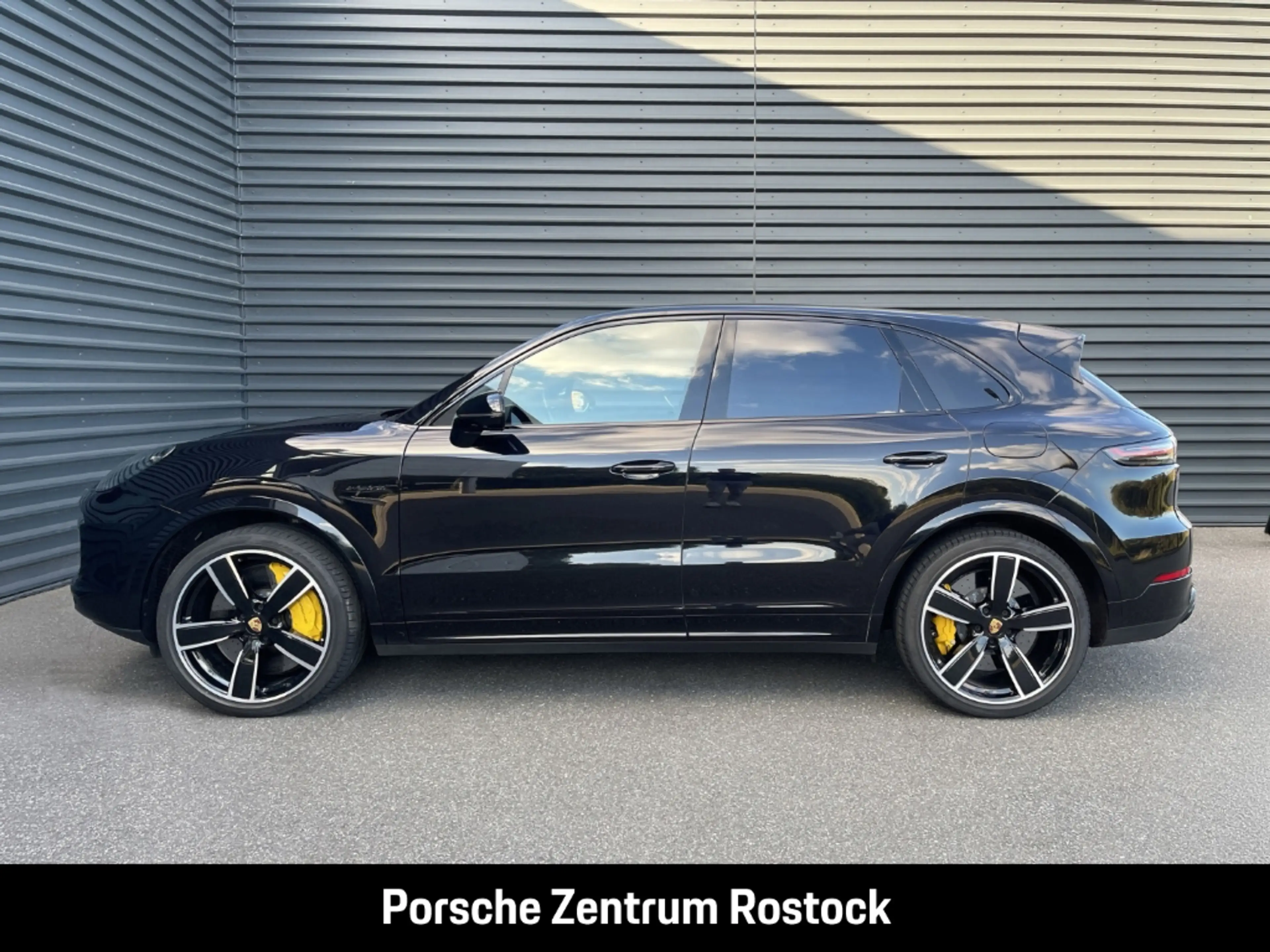 Porsche Cayenne Turbo S E-Hybrid — photo 12