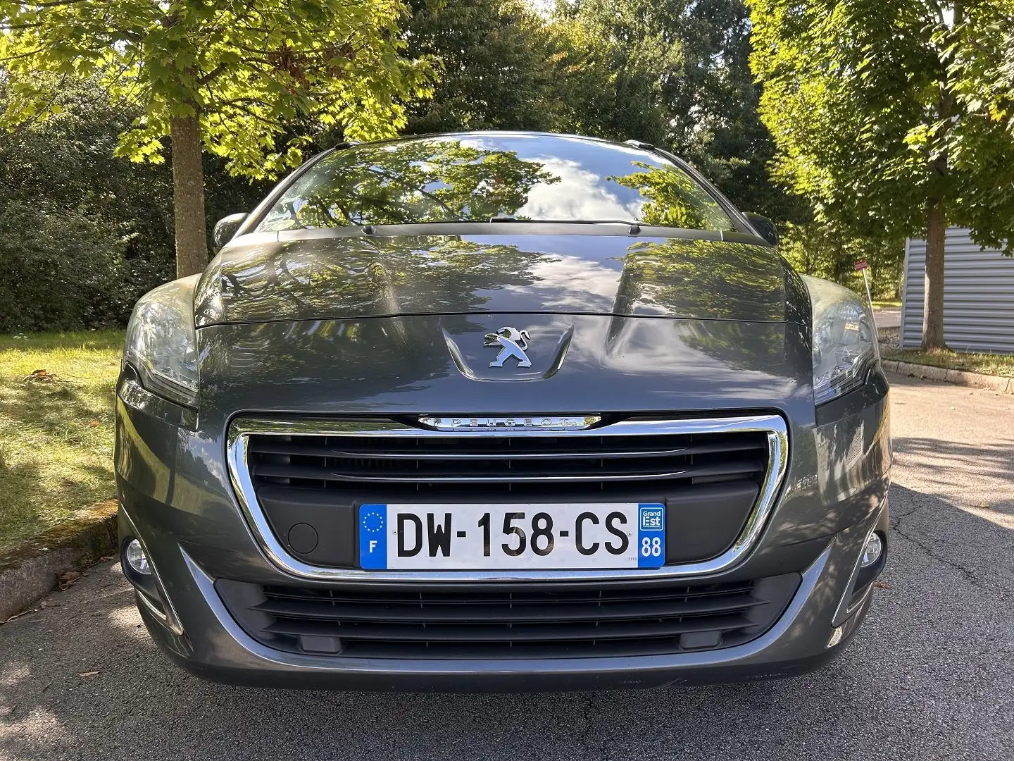 Peugeot 5008 1.6 BLUEHDI 120CH STYLE II S\u0026S Grau - 2