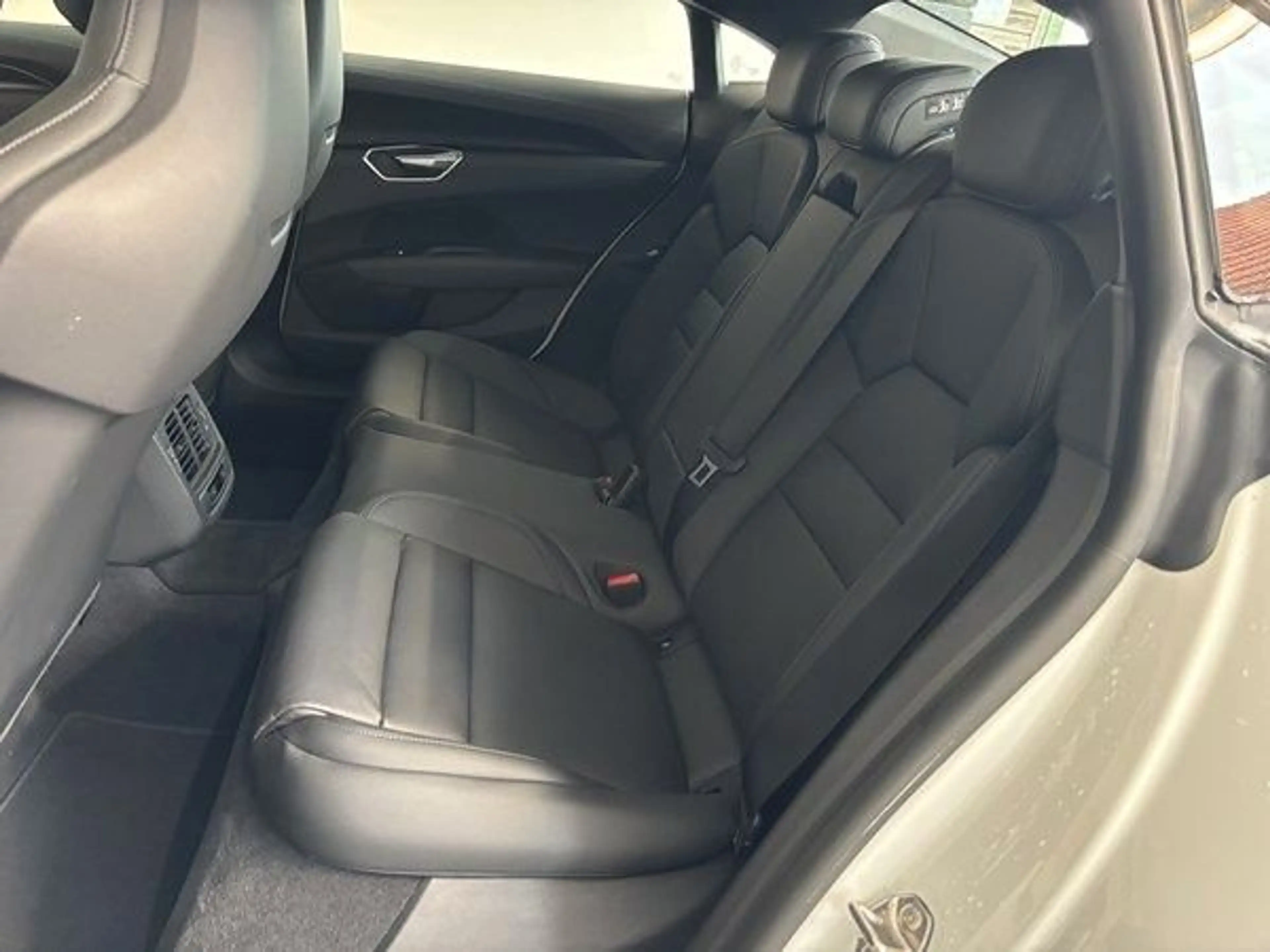 Audi e-tron GT basis quattro - Garantie bis 12-2028 - — photo 10