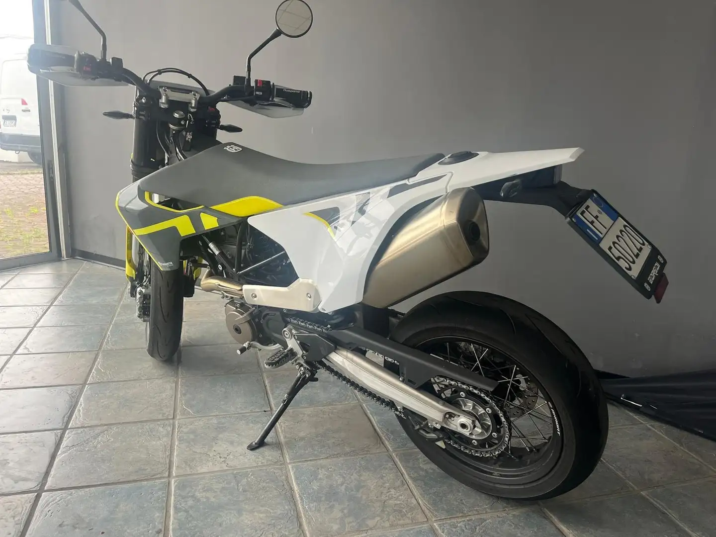 Husqvarna 701 Supermoto Blanc - 1