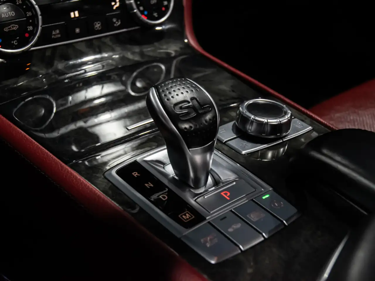 Mercedes-Benz SL снимка Mercedes-Benz SL