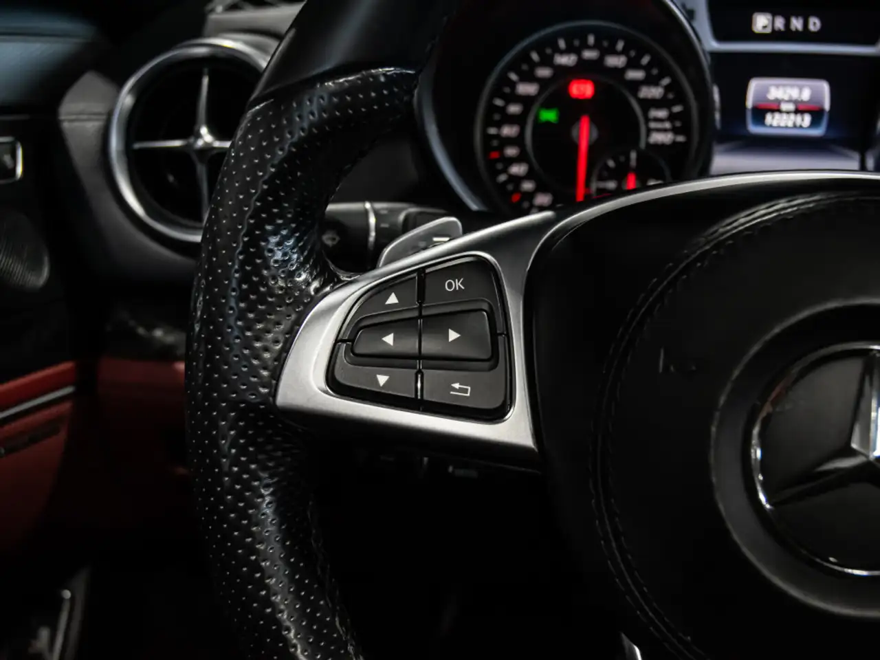 Mercedes-Benz SL снимка Mercedes-Benz SL