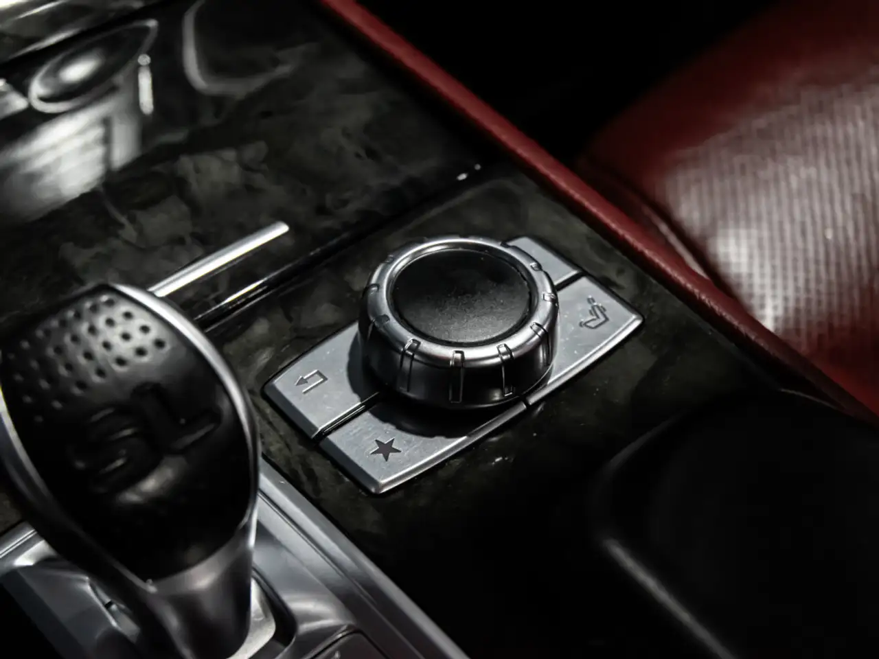 Mercedes-Benz SL снимка Mercedes-Benz SL