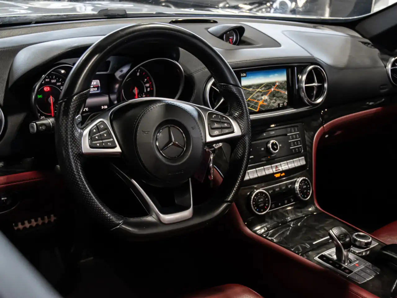 Mercedes-Benz SL снимка Mercedes-Benz SL
